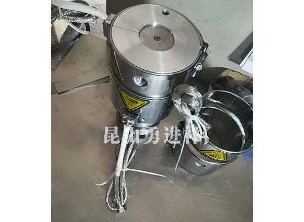 免調(diào)中心擠出模具