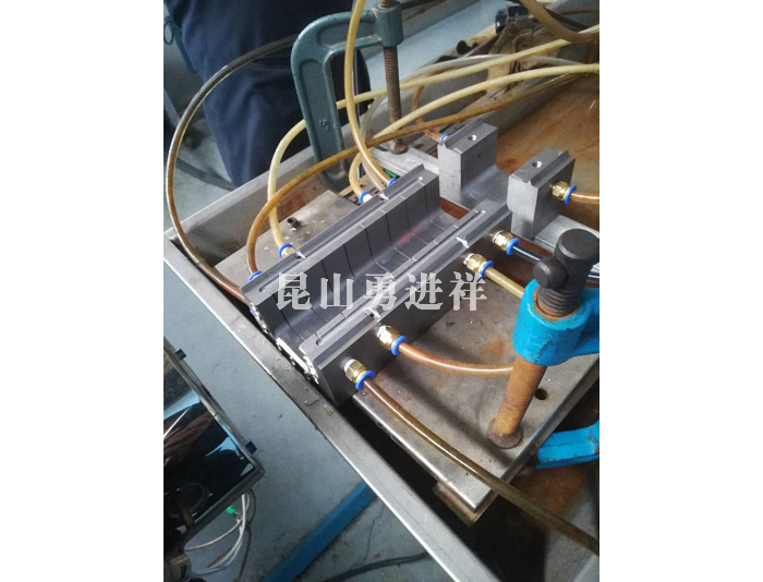 ABS線罩型材擠出模具