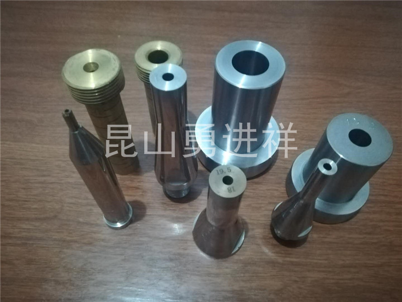 醫(yī)療導(dǎo)管精密單腔模具