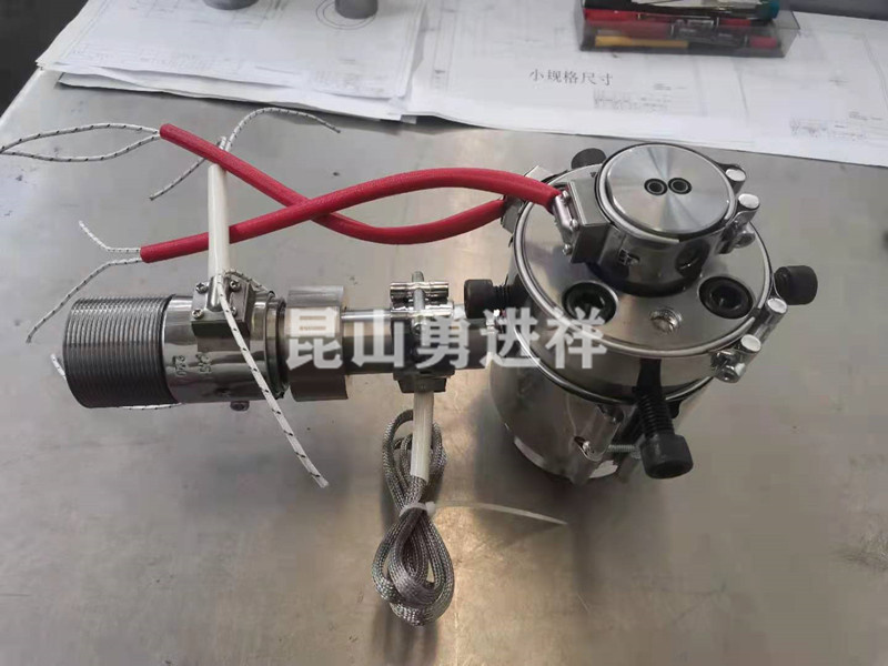 雙排管精密擠出模具1.jpg